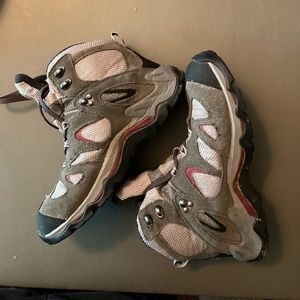 New Balance Women’s Hiking Boot WO1201GT